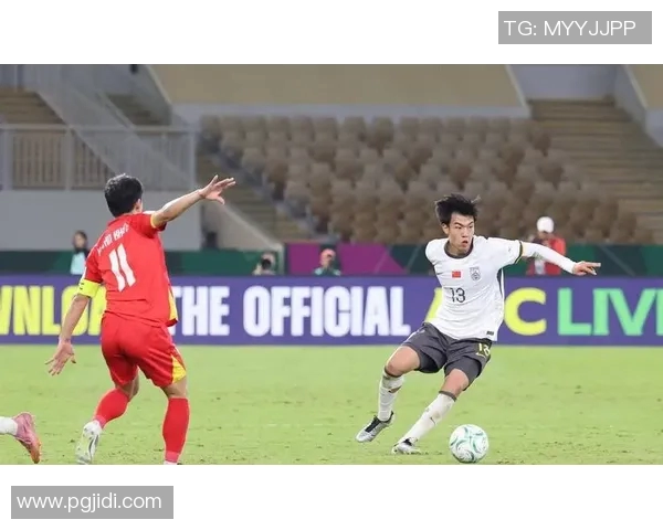 彭啸在比赛中展现出色补位防守技巧助力球队稳固防线 彭啸在比赛中展现出色补位防守技巧助力球队稳固防线