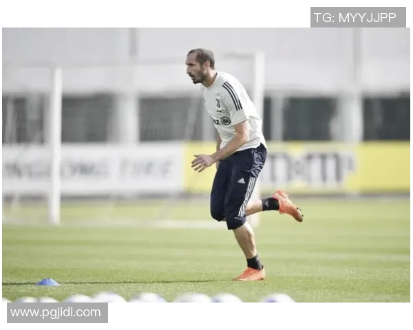 场上风云人物！博努奇分享训练幕后趣事