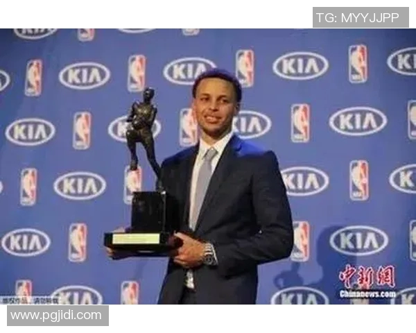 勇士队再度蝉联总冠军,库里成为MVP 勇士队再度蝉联总冠军,库里成为MVP