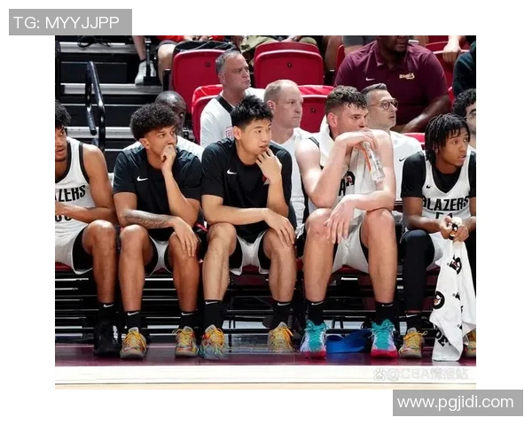 马刺球迷为中国男篮表现鼓掌致敬 马刺球迷为中国男篮表现鼓掌致敬